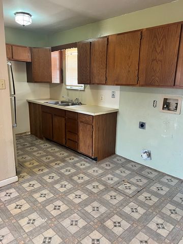 504 Howard Dr, Midland, TX 79703