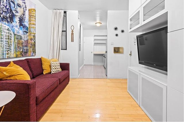 244 E 90th St Apt 2C, New York City, NY 10128