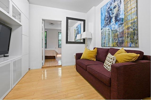 244 E 90th St Apt 2C, New York City, NY 10128