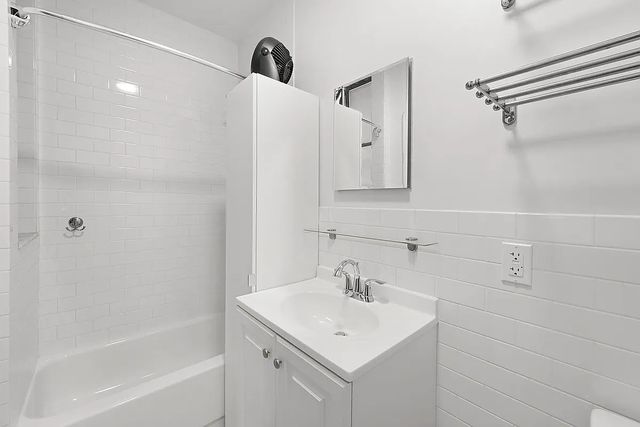 244 E 90th St Apt 2C, New York City, NY 10128