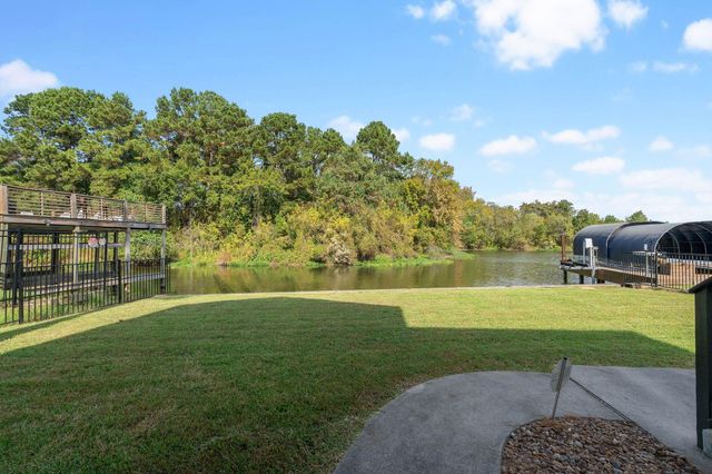 919 N Hunting Tower Run Run, Conroe, TX 77316