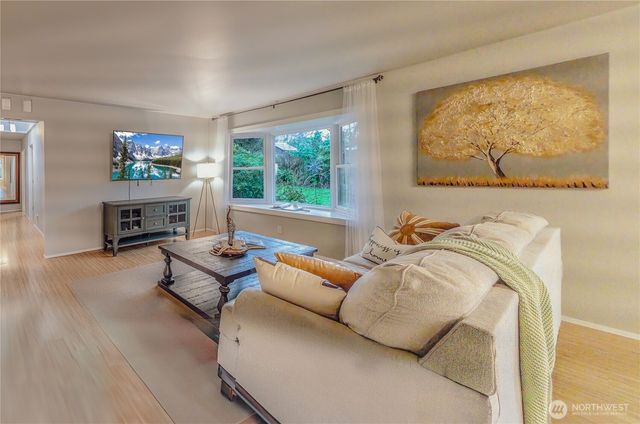 604 128 Avenue SE, Bellevue, WA 98005