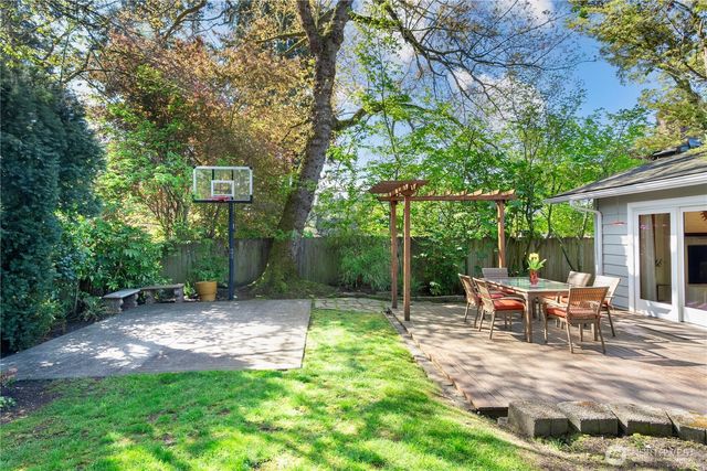 604 128 Avenue SE, Bellevue, WA 98005