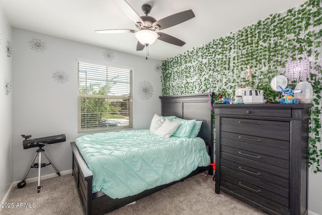 4136 W PALACE STATION Road, New River, AZ 85087