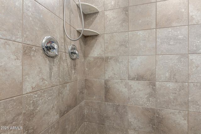 4136 W PALACE STATION Road, New River, AZ 85087