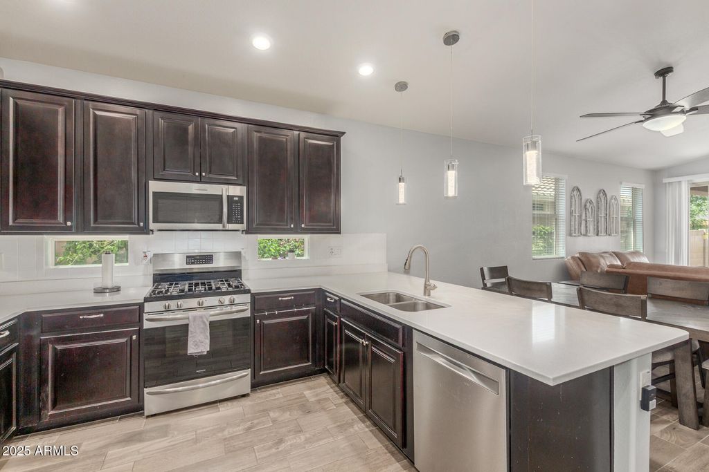 4136 W PALACE STATION Road, New River, AZ 85087