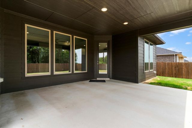 2110 Briarwood Drive, Bridgeport, TX 76426