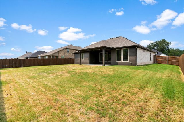 2110 Briarwood Drive, Bridgeport, TX 76426
