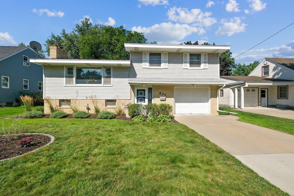 433 3rd Avenue NE, Osseo, MN 55369