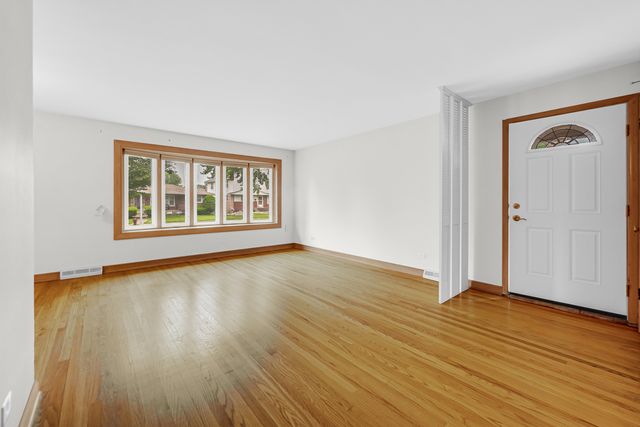 10021 Cook Avenue, Oak Lawn, IL 60453