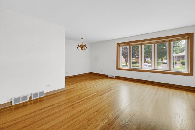 10021 Cook Avenue, Oak Lawn, IL 60453