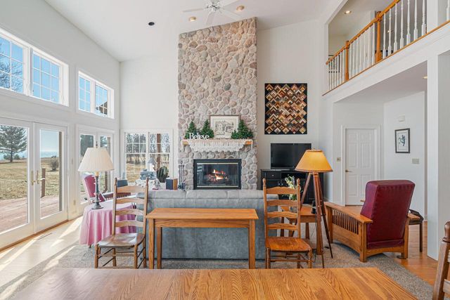 5001 S 10th STREET, Manitowoc, WI 54220