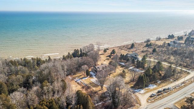 5001 S 10th STREET, Manitowoc, WI 54220