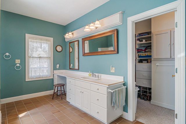 5001 S 10th STREET, Manitowoc, WI 54220