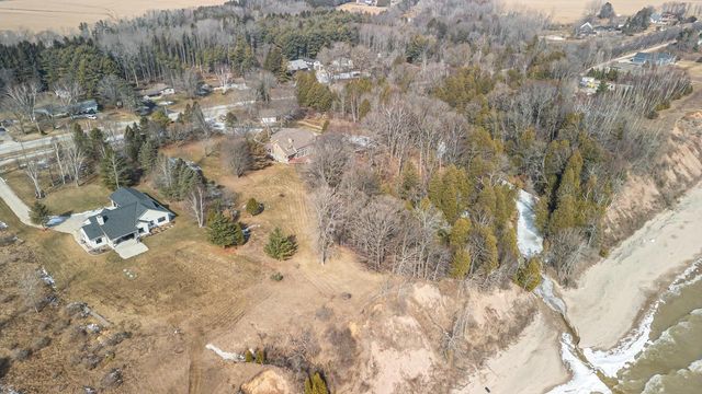 5001 S 10th STREET, Manitowoc, WI 54220