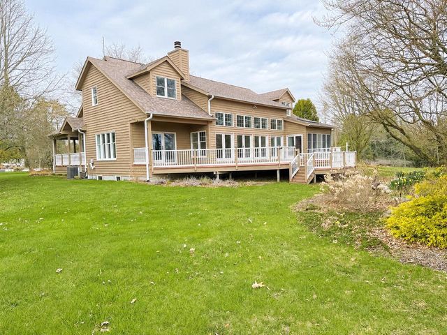 5001 S 10th STREET, Manitowoc, WI 54220