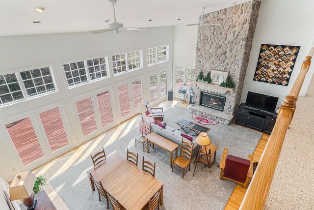 5001 S 10th STREET, Manitowoc, WI 54220