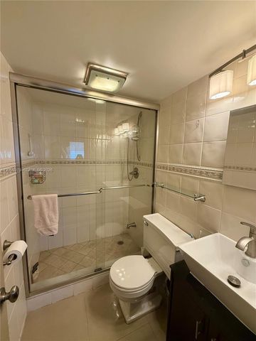 467 Golden Isles Dr 310, Hallandale Beach, FL 33009