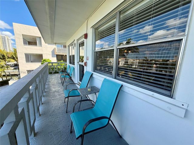 467 Golden Isles Dr 310, Hallandale Beach, FL 33009