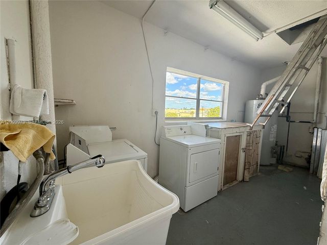 467 Golden Isles Dr 310, Hallandale Beach, FL 33009