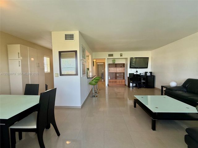 467 Golden Isles Dr 310, Hallandale Beach, FL 33009