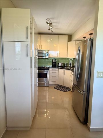 467 Golden Isles Dr 310, Hallandale Beach, FL 33009