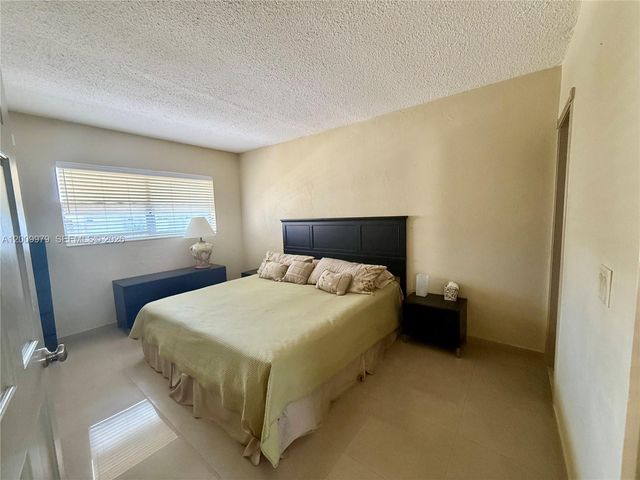 467 Golden Isles Dr 310, Hallandale Beach, FL 33009
