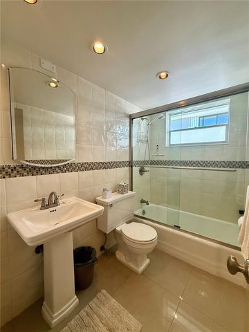 467 Golden Isles Dr 310, Hallandale Beach, FL 33009