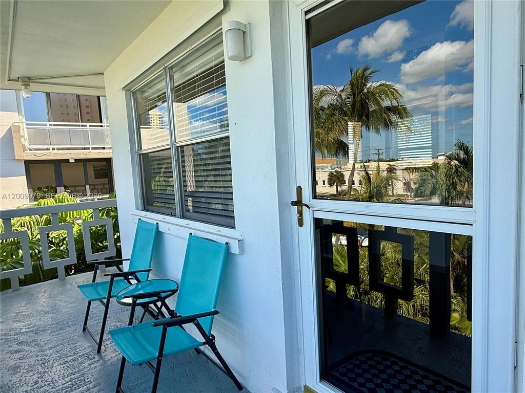 467 Golden Isles Dr 310, Hallandale Beach, FL 33009