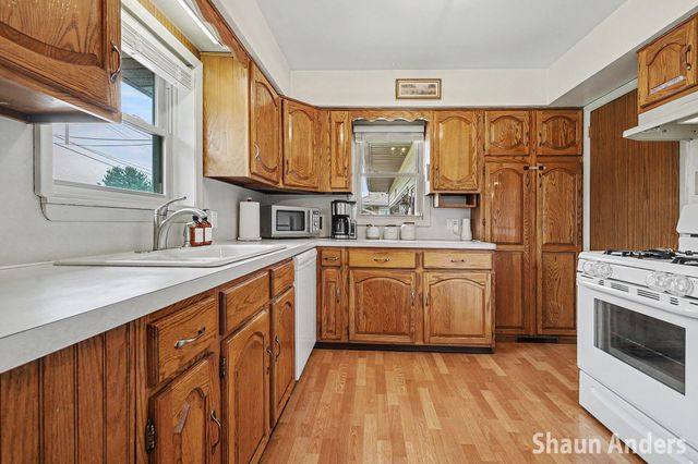 6892 Quincy Drive SW, Grand Rapids, MI 49548