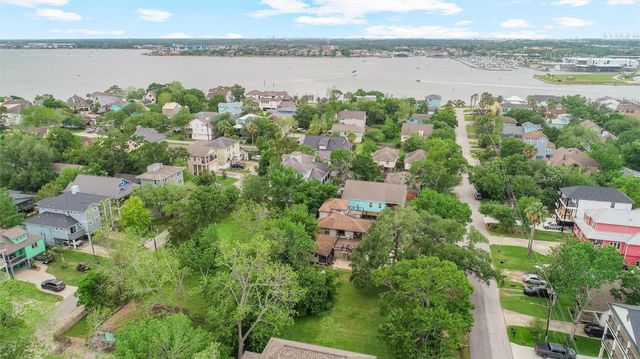 224 Clear Lake Road, Clear Lake Shores, TX 77565