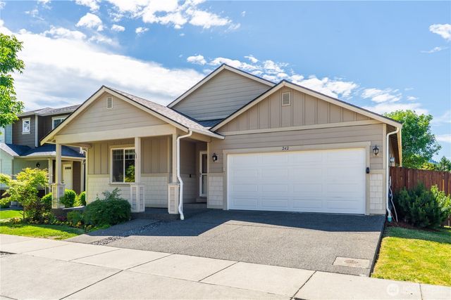 242 Riggs Drive E, Enumclaw, WA 98022