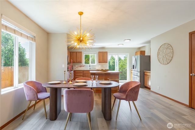 242 Riggs Drive E, Enumclaw, WA 98022