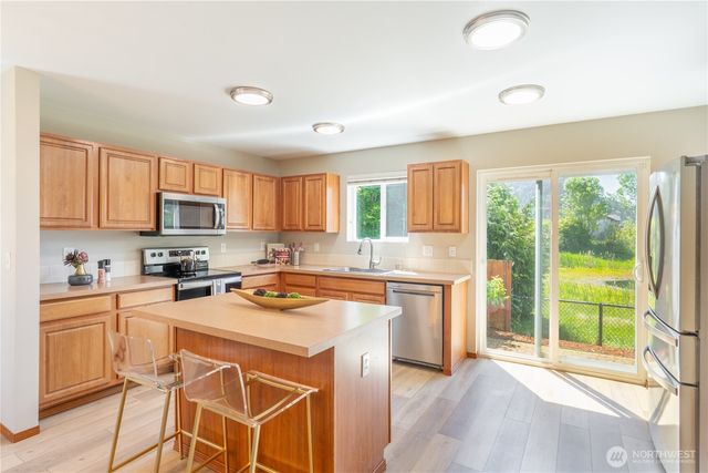 242 Riggs Drive E, Enumclaw, WA 98022