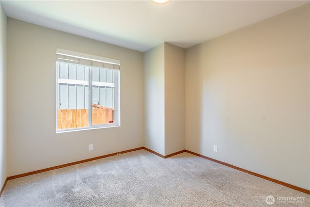 242 Riggs Drive E, Enumclaw, WA 98022