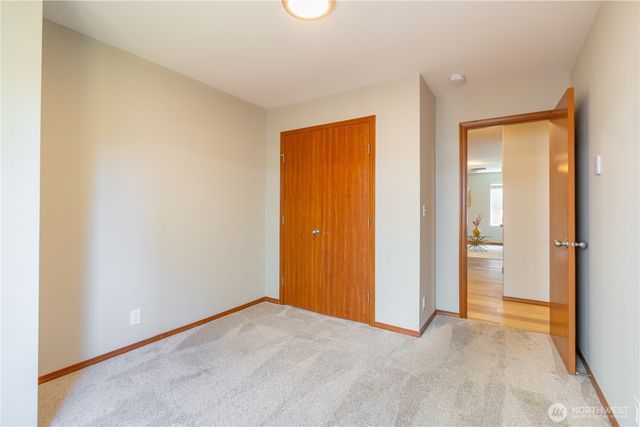 242 Riggs Drive E, Enumclaw, WA 98022