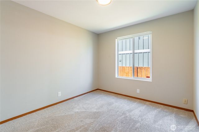 242 Riggs Drive E, Enumclaw, WA 98022