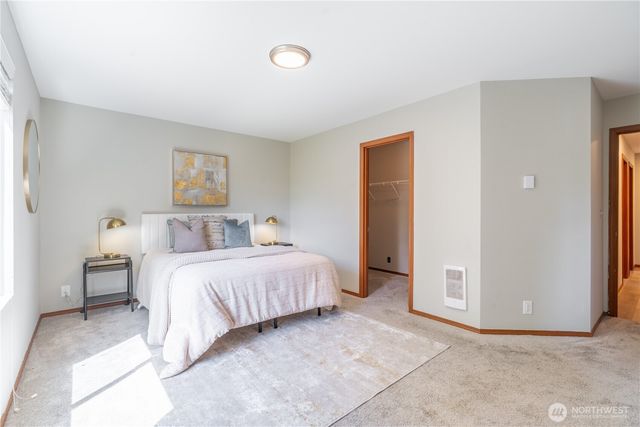 242 Riggs Drive E, Enumclaw, WA 98022