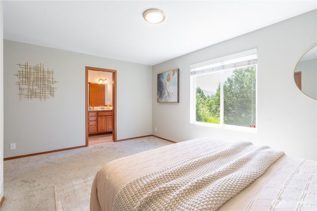 242 Riggs Drive E, Enumclaw, WA 98022