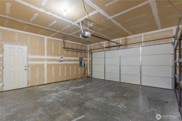 242 Riggs Drive E, Enumclaw, WA 98022