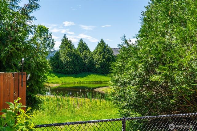242 Riggs Drive E, Enumclaw, WA 98022