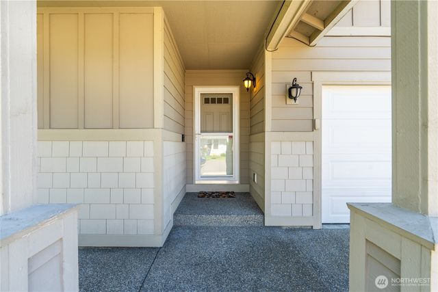 242 Riggs Drive E, Enumclaw, WA 98022