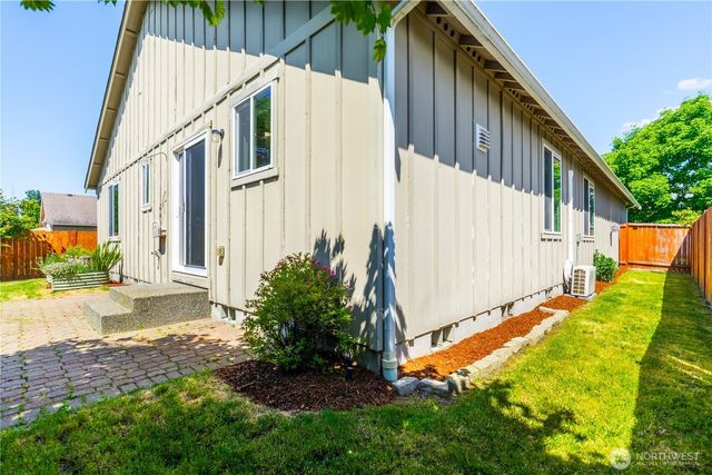 242 Riggs Drive E, Enumclaw, WA 98022