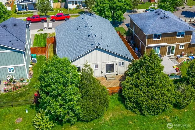 242 Riggs Drive E, Enumclaw, WA 98022