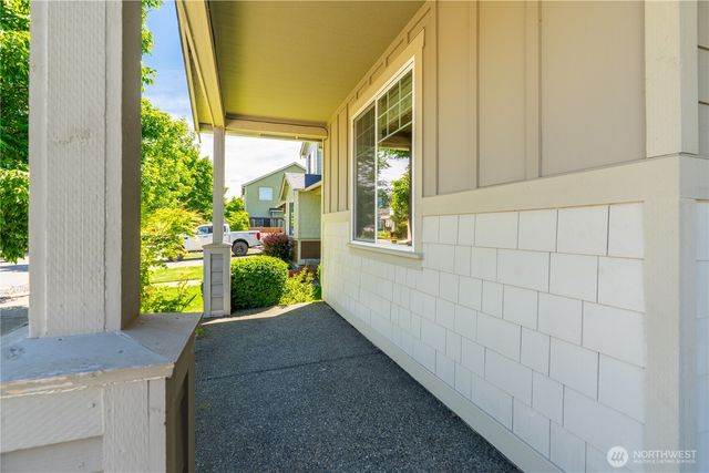 242 Riggs Drive E, Enumclaw, WA 98022