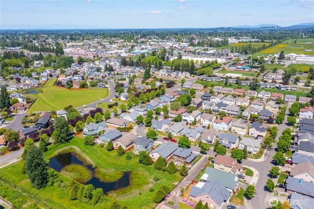242 Riggs Drive E, Enumclaw, WA 98022