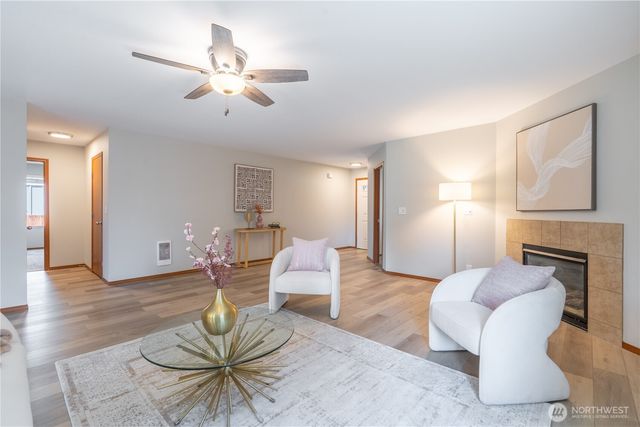 242 Riggs Drive E, Enumclaw, WA 98022