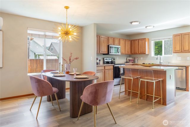 242 Riggs Drive E, Enumclaw, WA 98022
