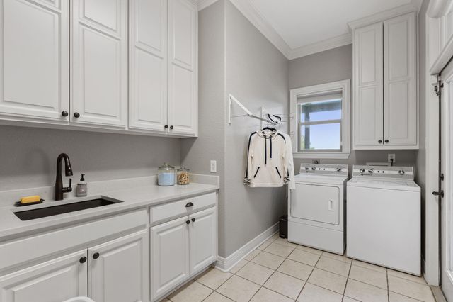 271 Summit DR, Round Mountain, TX 78663
