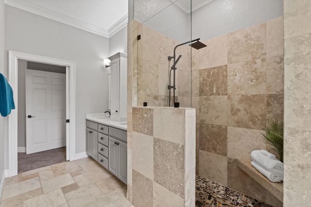 271 Summit DR, Round Mountain, TX 78663